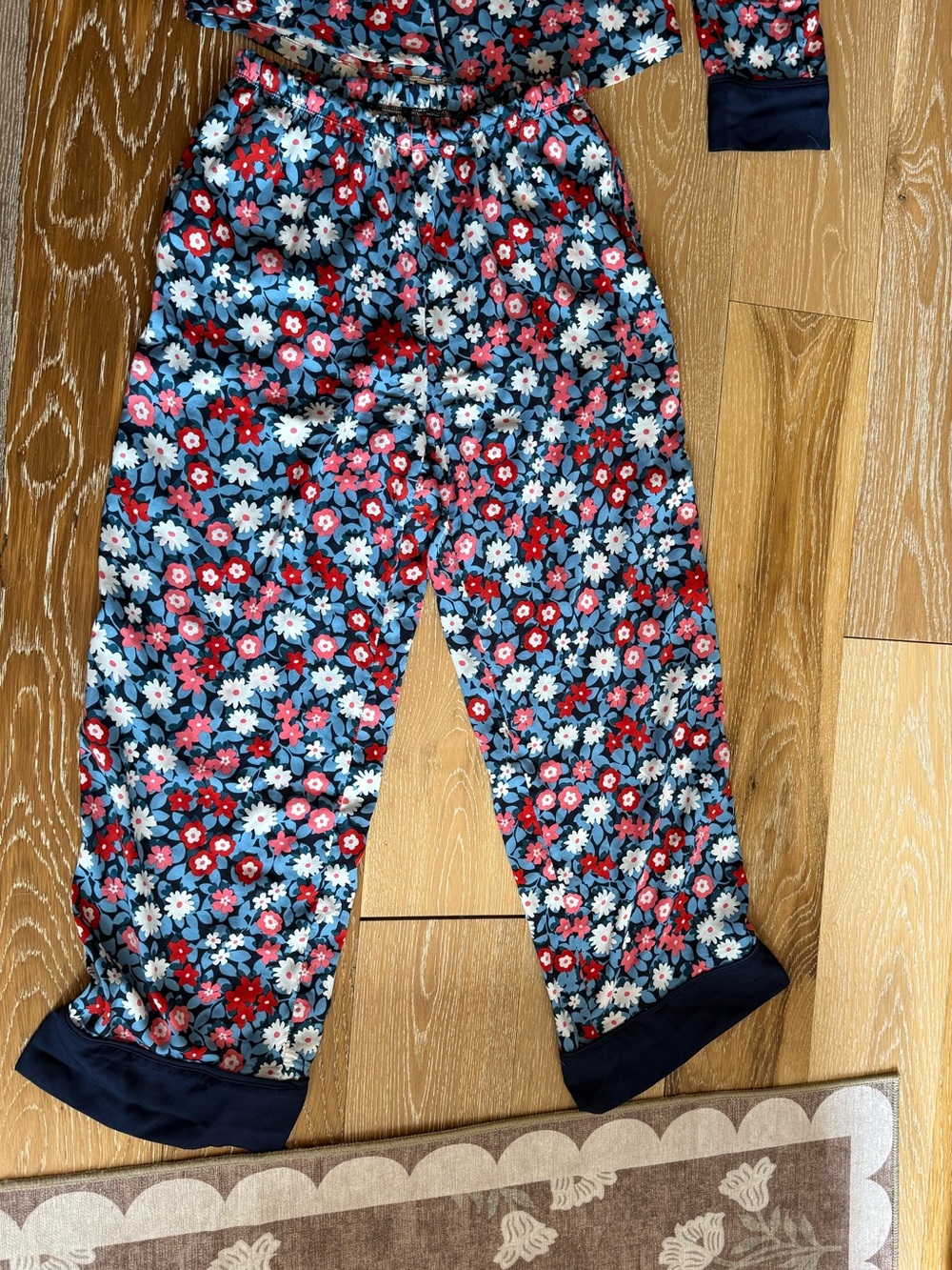 Kate Spade Daisy Long Pajama Set featuring a floral pattern - Picture 5 of 8
